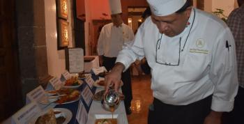 El Chef Raúl Mendiola es homenajeado por su trayectoria y su impulso al talento culinario nacional en México