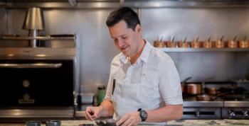 Jorge Vallejo recibe tres cuchillos en The Best Chef Awards 2025